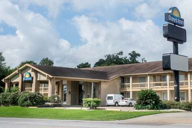 Pet Friendly Days Inn Beaumont in Beaumont, Texas