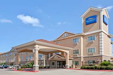 Pet Friendly Baymont Inn & Suites Baytown in Baytown, Texas