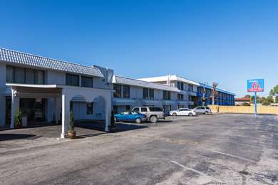 Pet Friendly Studio 6 Tulsa Fairgrounds in Tulsa, Oklahoma